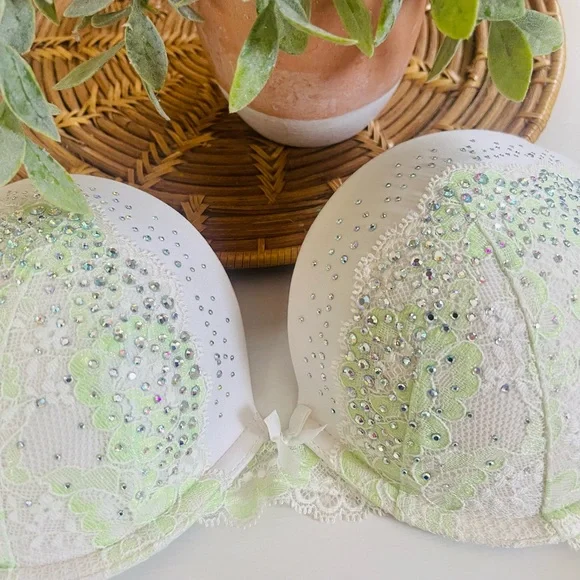 Victoria's Secret Ivory and Lime Bra - Picture 12 of 13